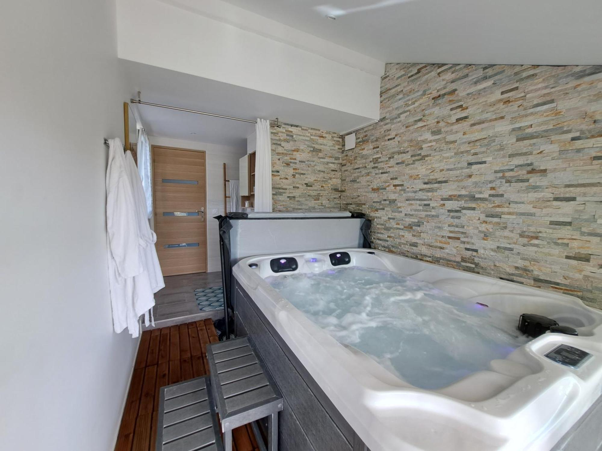 Adorelys Sejour Bien Etre - Spa Et Massage Saint-Cassien  Екстер'єр фото