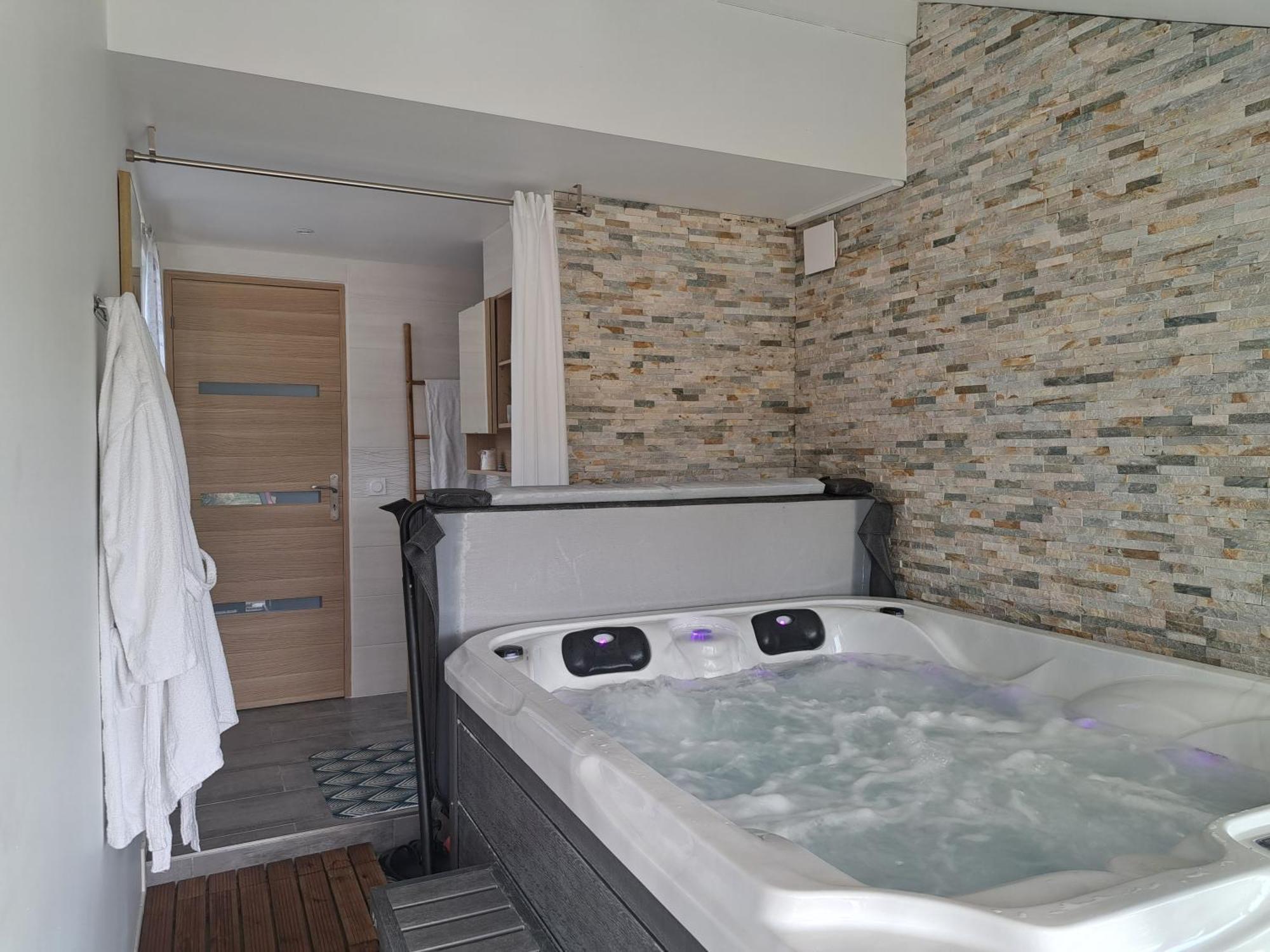 Adorelys Sejour Bien Etre - Spa Et Massage Saint-Cassien  Екстер'єр фото